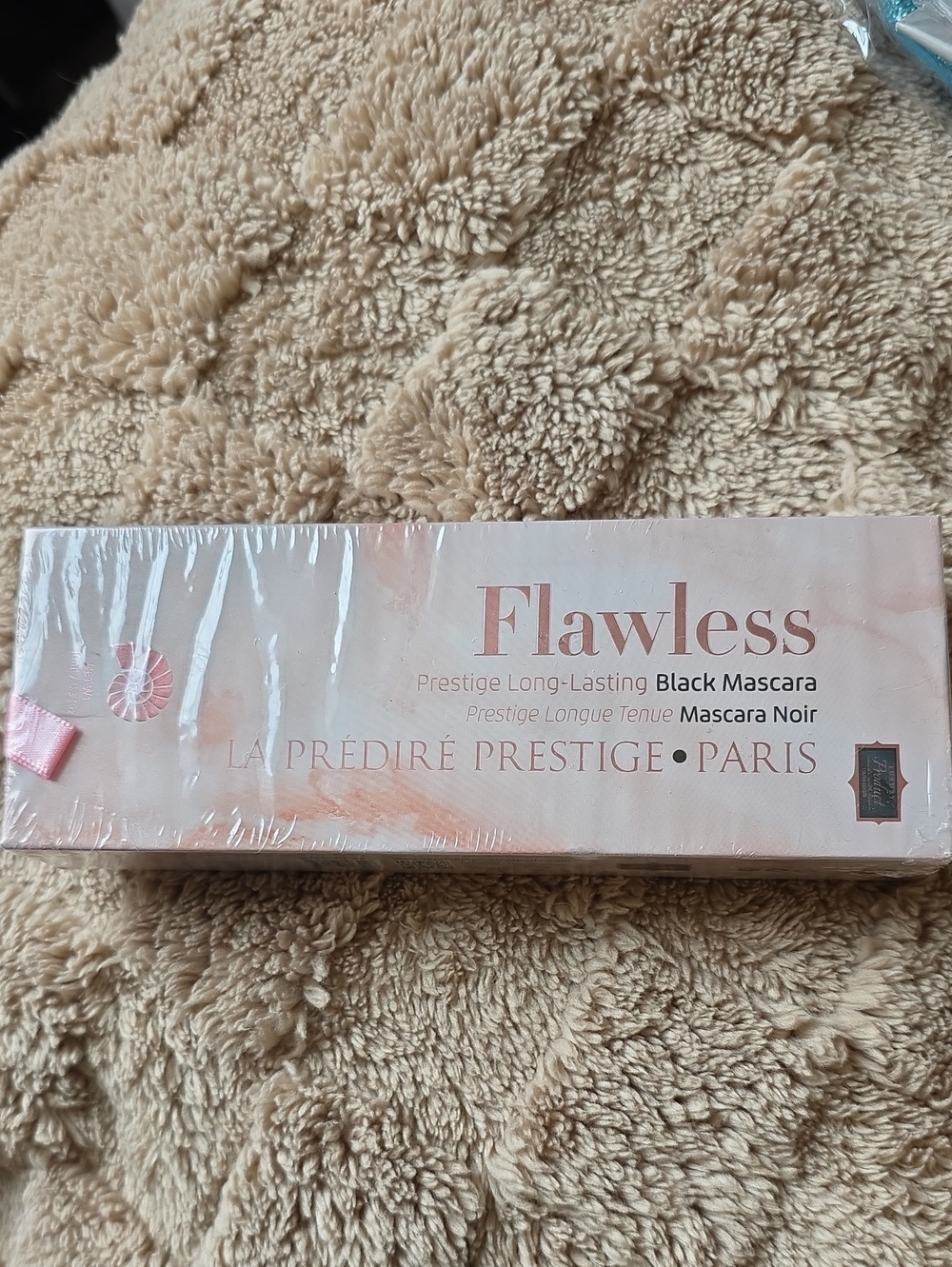 Flawless Prestige Long-Lasting Black Mascara –